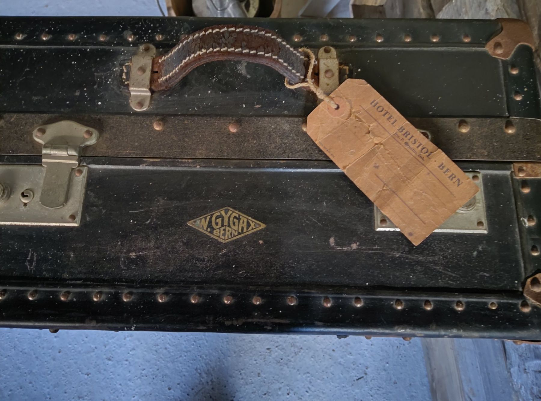 Schweizer Armee Valigie: Ancienne valise – Difettoso da Vicques venduto da prairie0809 3