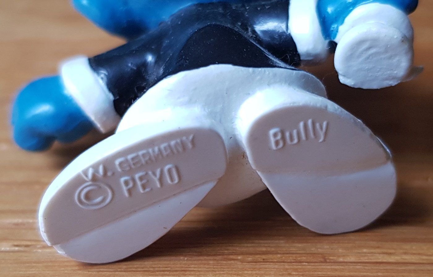Bullyland Spielzeuge: Bully-Spielfigur Schlumpf Arzt mit Spritze – Gebraucht aus Schaffhausen von asyouwestley 2