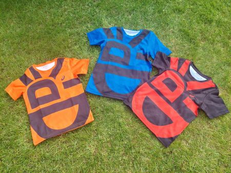 Sport T-Shirts Asics 1x gr.152blau + 2x gr. 140 rot+orange
