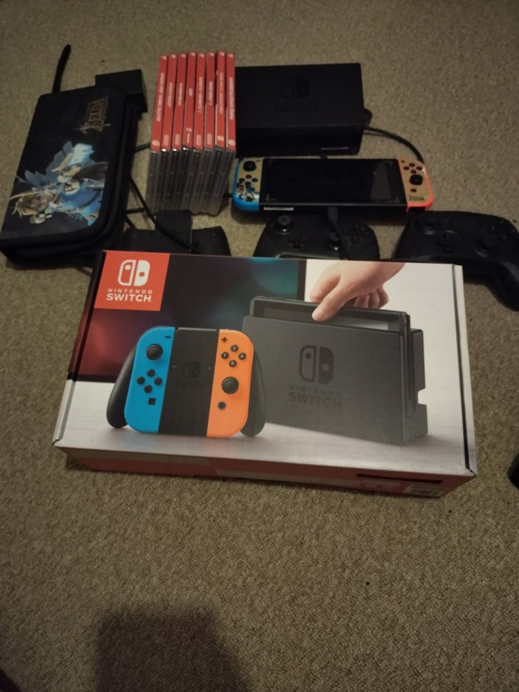 Nintendo Consoles: Nintendo Switch mit 8+1 Spielen, Etui und 2 Controller – D'occasion à Frauenfeld par sbmhff