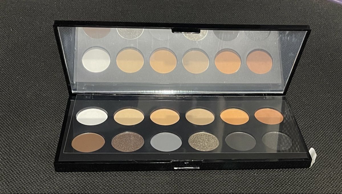 Make-up: Professionelle Lidschatten-Palette mit 12 Farben - Neu! – Neu und originalverpackt aus Neuenhof von chontguet