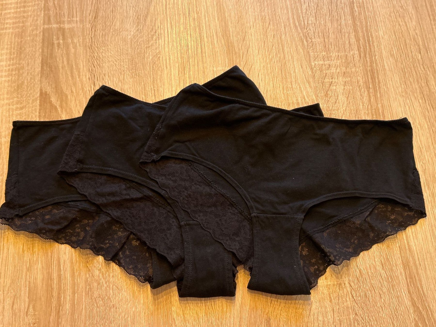 Altra biancheria intima: 3 Slip mit Spitzen schwarz – Usato da Brunnen venduto da Nala2929