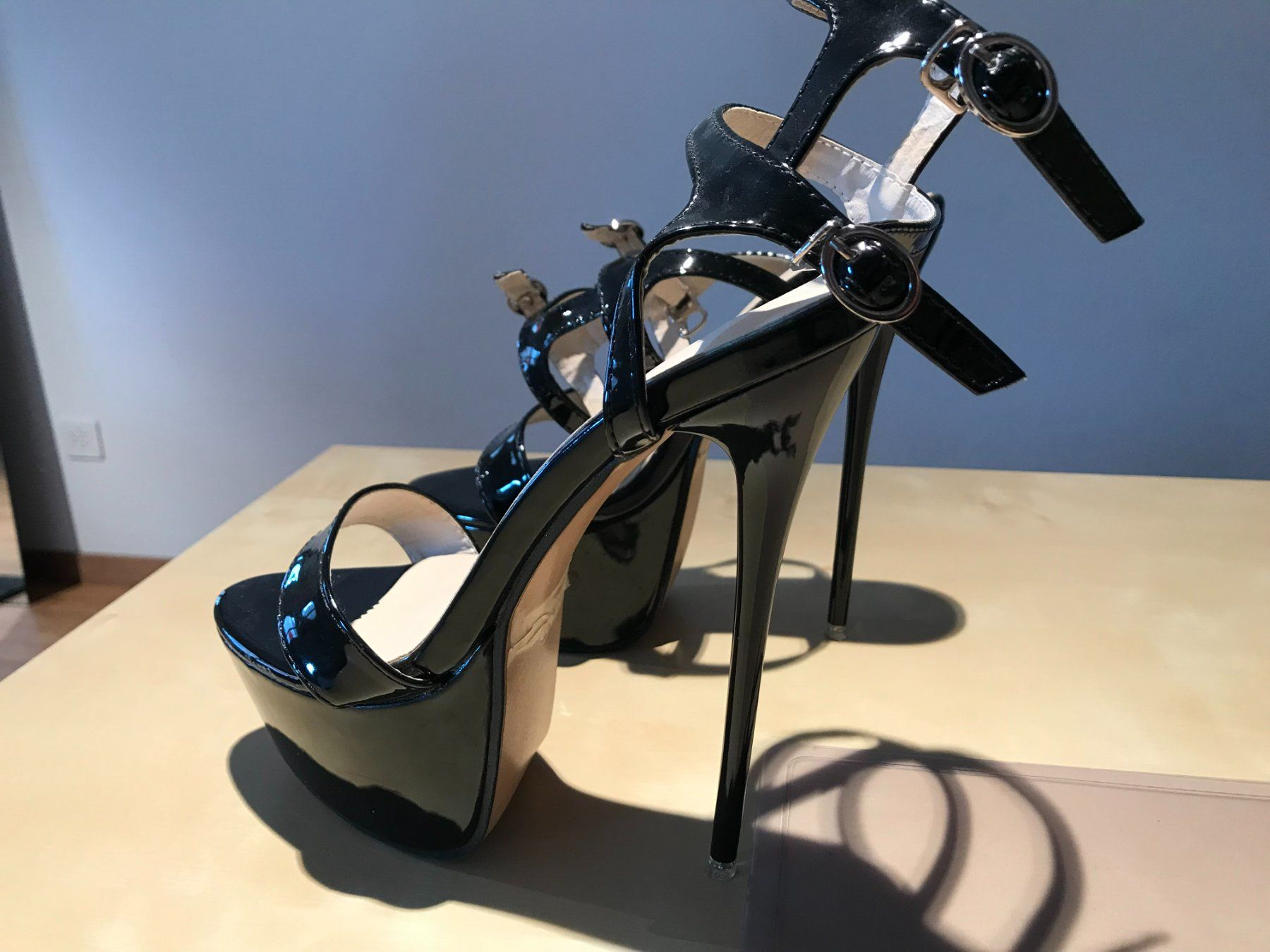 Damenschuhe: High Heel Plateau 38 Neuwertig – Gebraucht aus Spreitenbach von Carswiss