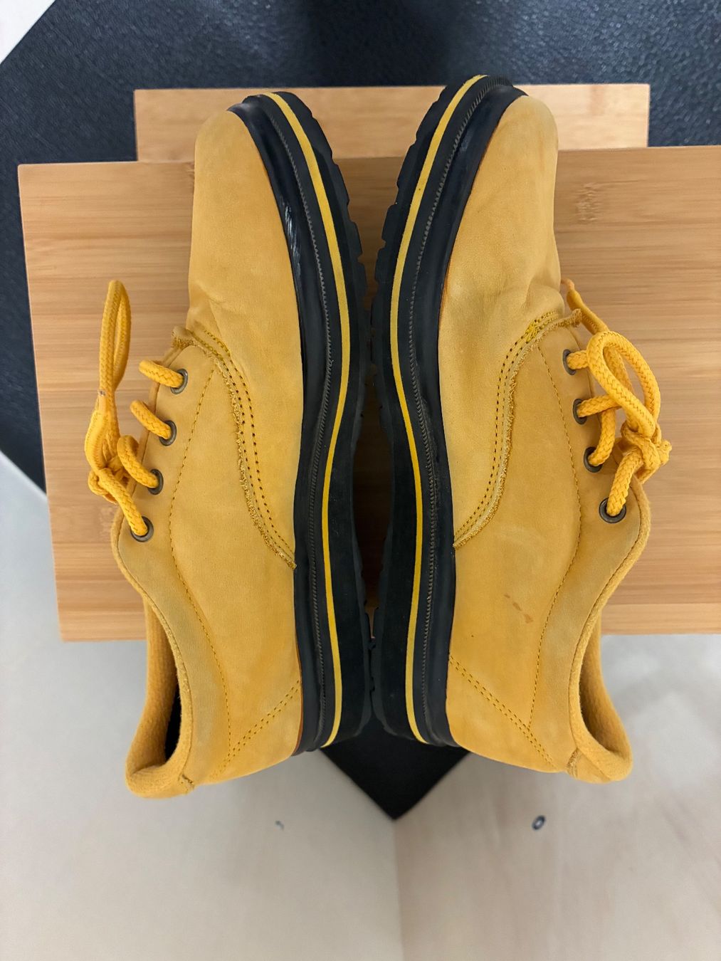 Scarpe da donna: Gelbe Halbschuhe in Grosse 39 mit Wildlederoptik – Usato da Zürich venduto da van_5xbk 1