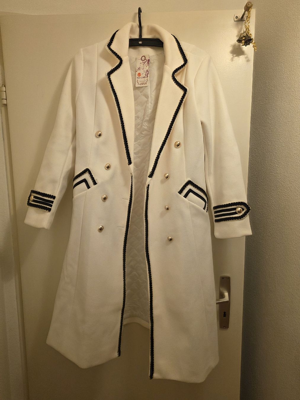 Cappotti: manteau blanc neuf M – Nuovo e nell'imballaggio originale da Corcelles-Payerne venduto da Shielddd