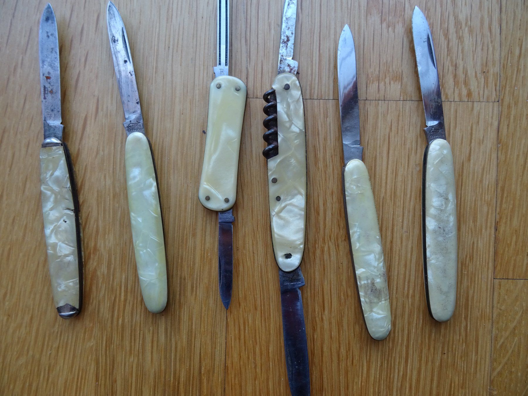 Taschenmesser: 12 alte und antike Taschenmesser – Gebraucht aus Biel/Bienne von georgi01 1