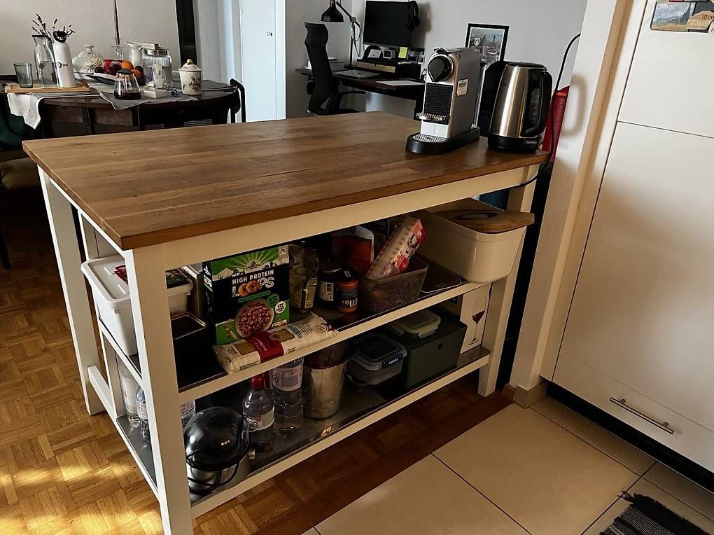 Ladenausstattungen & Messebau: IKEA Kitchen Island / Bar Table with 2 Bar Stools – Gebraucht aus Lausanne von dia_xs9l 2
