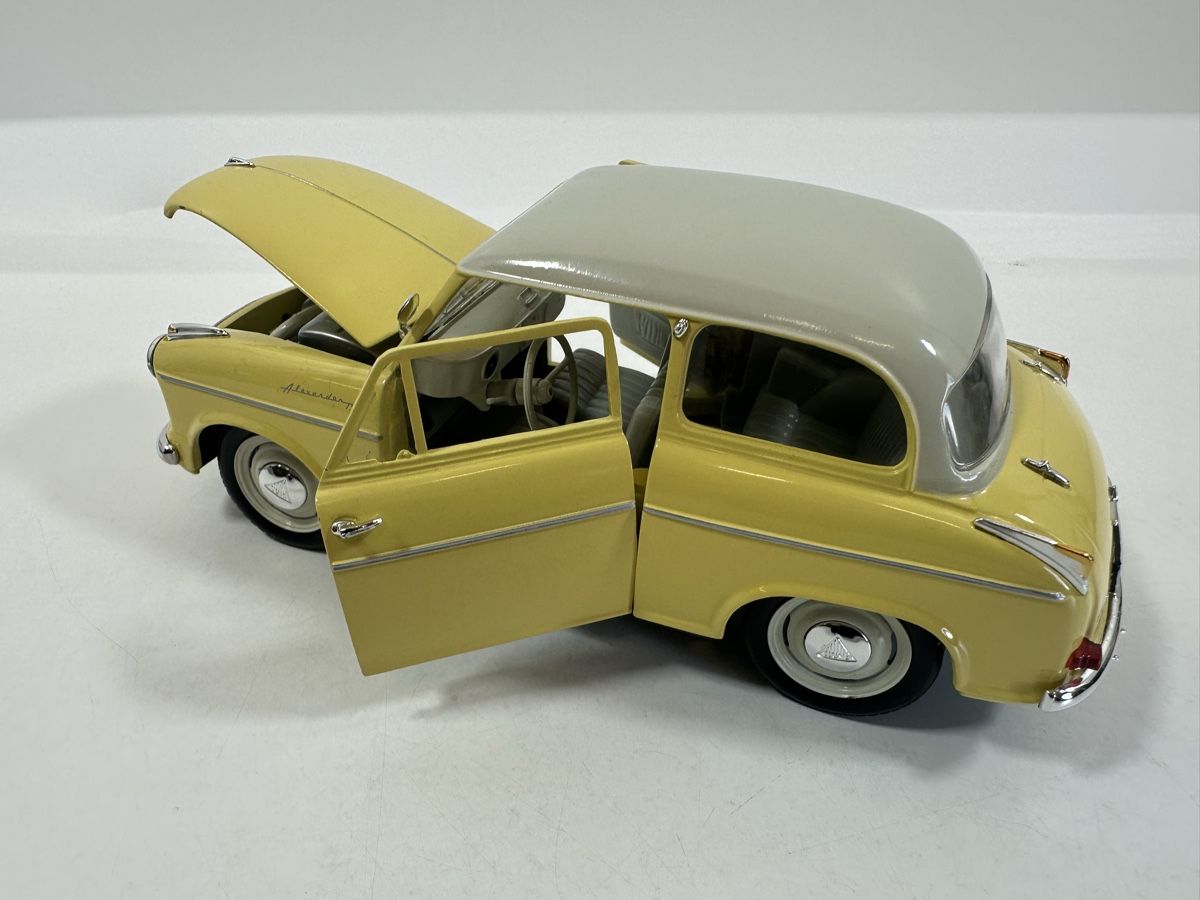 Revell Modellini d'auto: Lloyd Alexander TS 1:18, gelb, REVELL – Usato da Zofingen venduto da rf9_x2xt 7