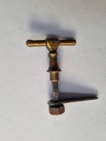 Antiker Messing Griff mit Schraubmechanismus und Klemmteil