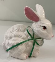 Lapin en porcelaine avec noeud vert/blanc