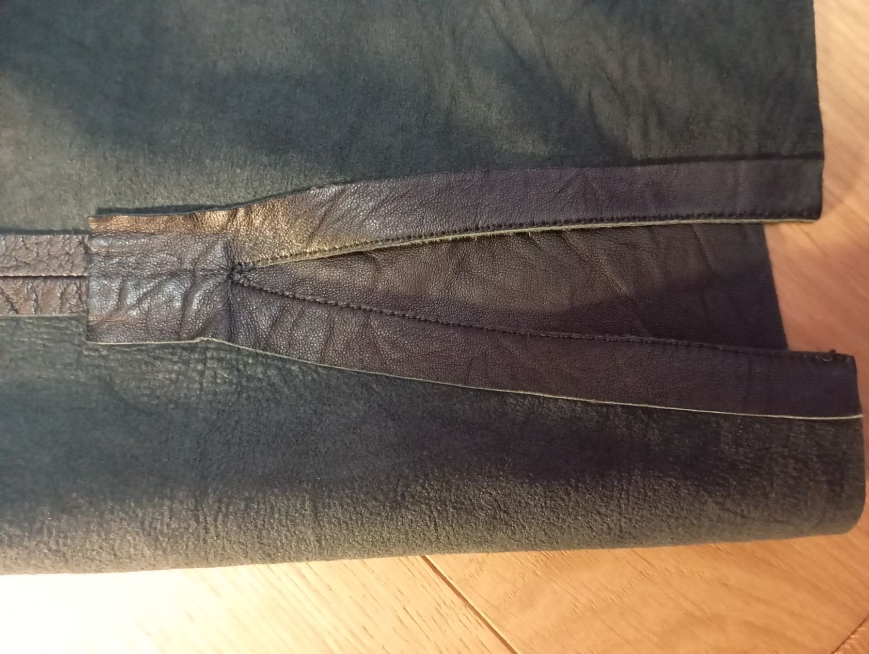 Gucci Vestiti: Gucci, Lederkleid, schwarz, Gr. 38, – Usato da Unterägeri venduto da rockundco 6