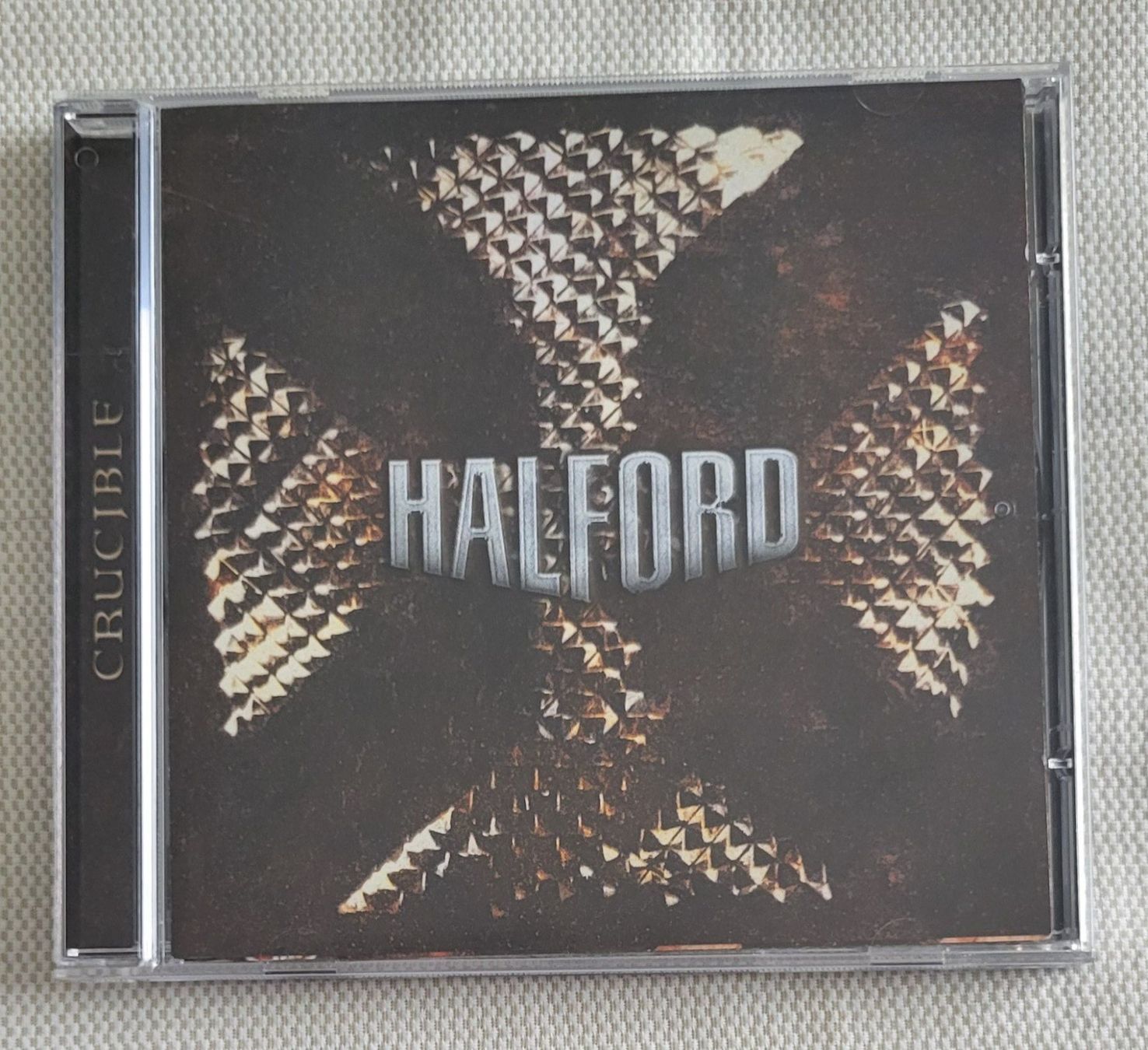 CD: Halford - Cricible – Usato da Villars-sur-glane venduto da Epsilonhike
