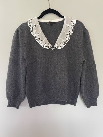 Maje Pullover grau mit Lochstickerei-Kragen Gr. 1