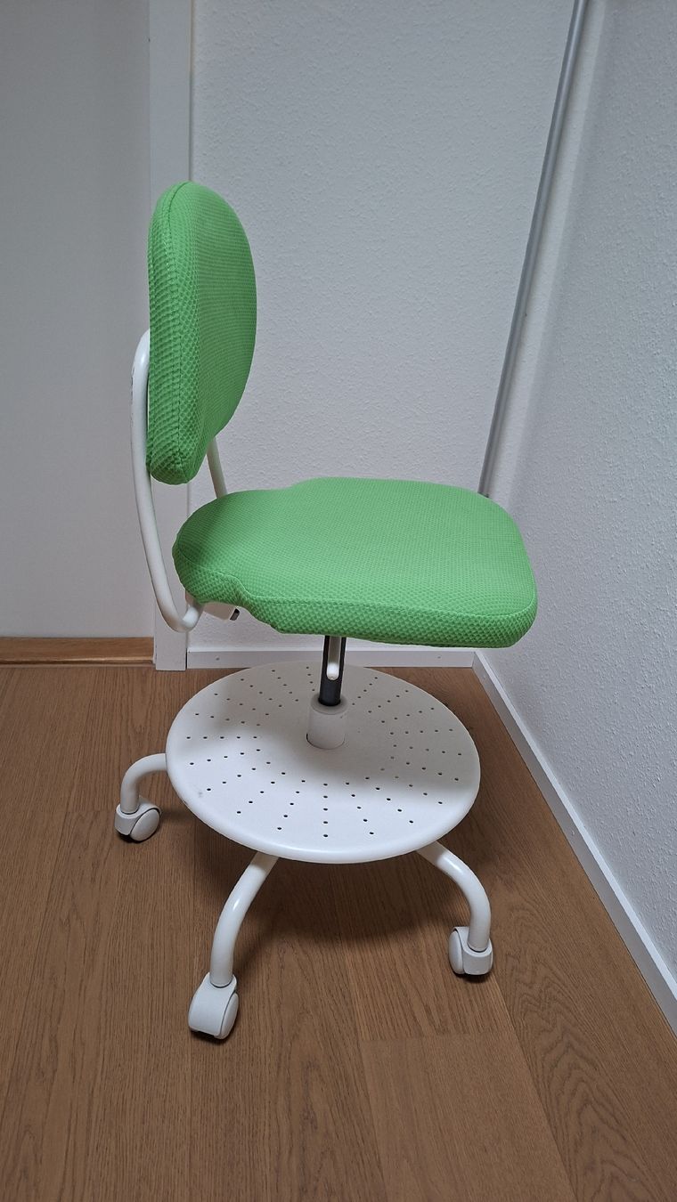 Ikea Stühle: Kinder Bürostuhl – Gebraucht aus Bubendorf von ros_7hct 1