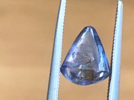 SAPHIR (N) unbehandeltes Cabochon   3.72ct   Pendelform