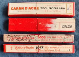 4 alte Caran d'Ache Minen - Boxen mit Minen grau und violett