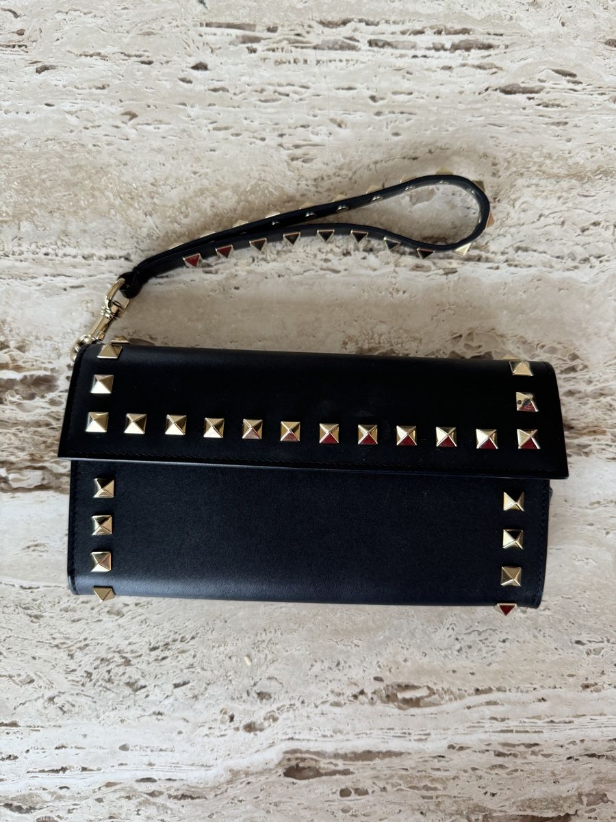 Valentino Taschen für Damen: Valentino Rockstud Clutch – Gebraucht aus Küsnacht ZH von jeli9