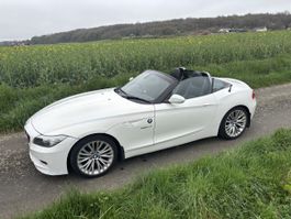 BMW Z4 s23i cabriolet blanc - RHD