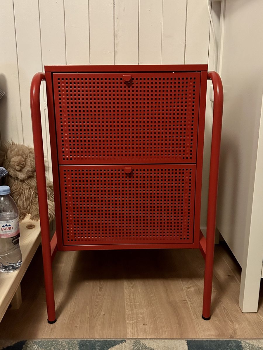 Comodini: rote IKEA nikkeby Nachttisch – Usato da Rapperswil SG venduto da mil.bin 1