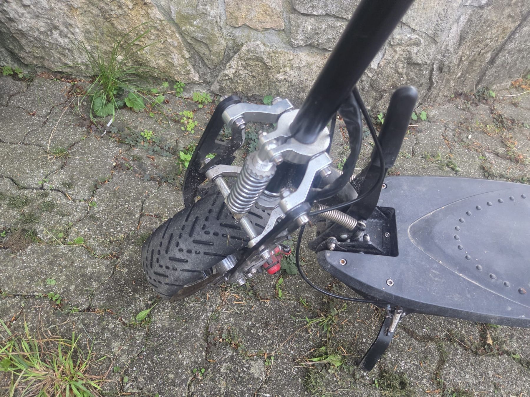 Scooter: Elektroroller mit Sitz schwarz gebraucht – Usato da Läufelfingen venduto da Loca1990 4