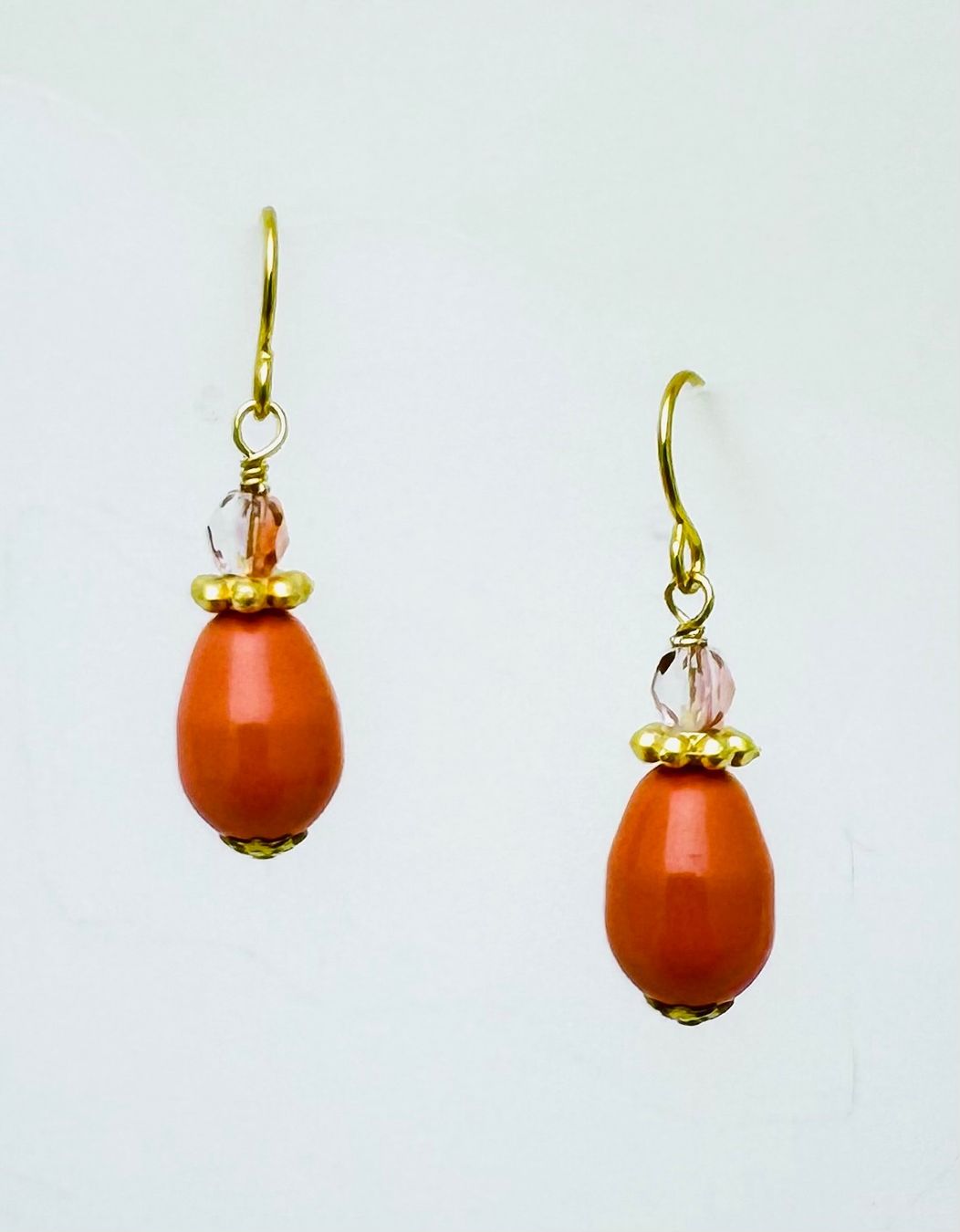 Filigrane Tropfen Ohrhänger coral vergoldet, Ohrringe Neu (Neu (gemäss ...