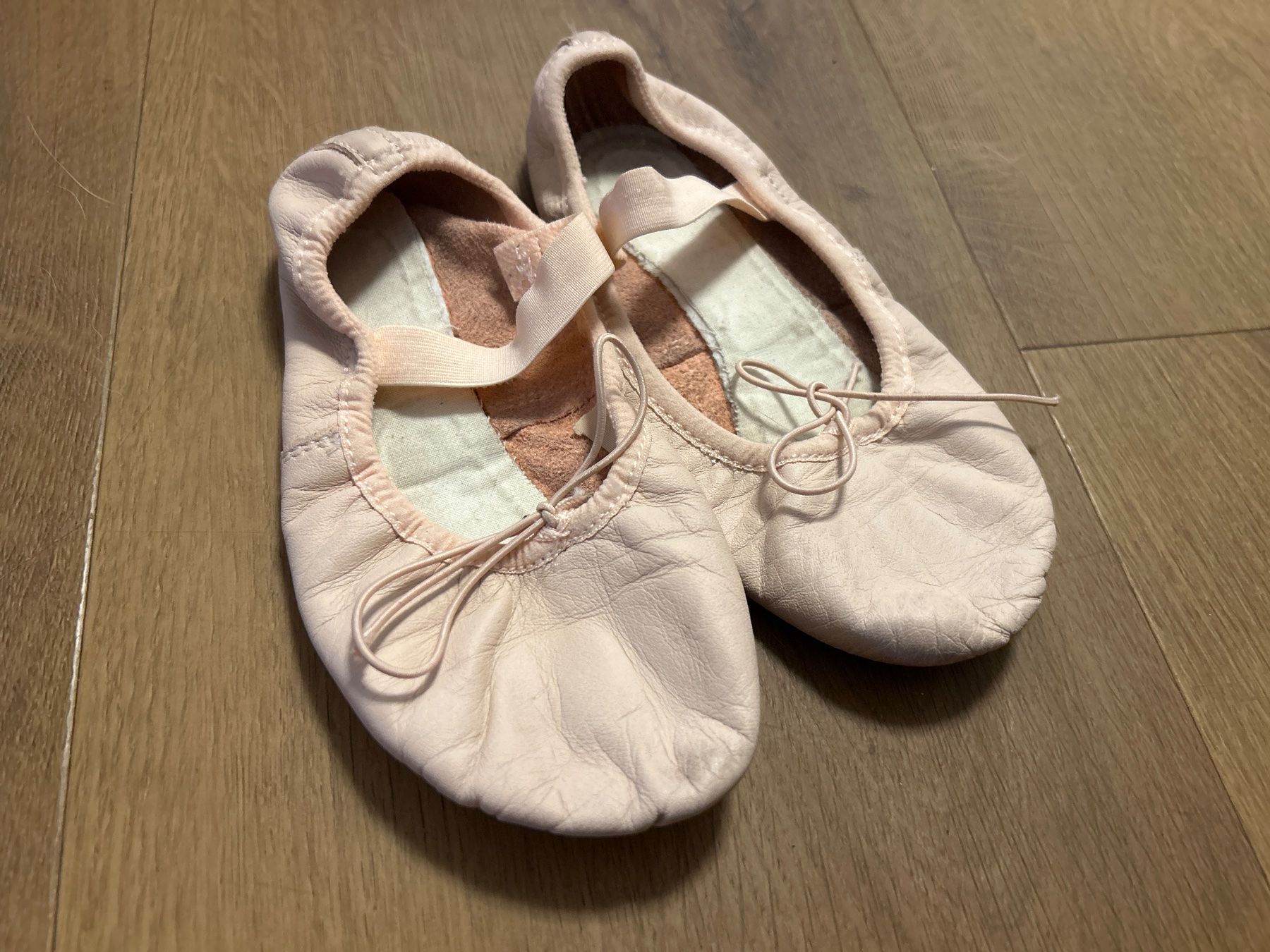 Scarpe per ragazze: Ballet Schuhe Leder Gr 31 – Usato da Regensdorf venduto da Spyke55