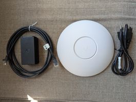 Ubiquiti UniFi AP AC LR Access Point - good condition 