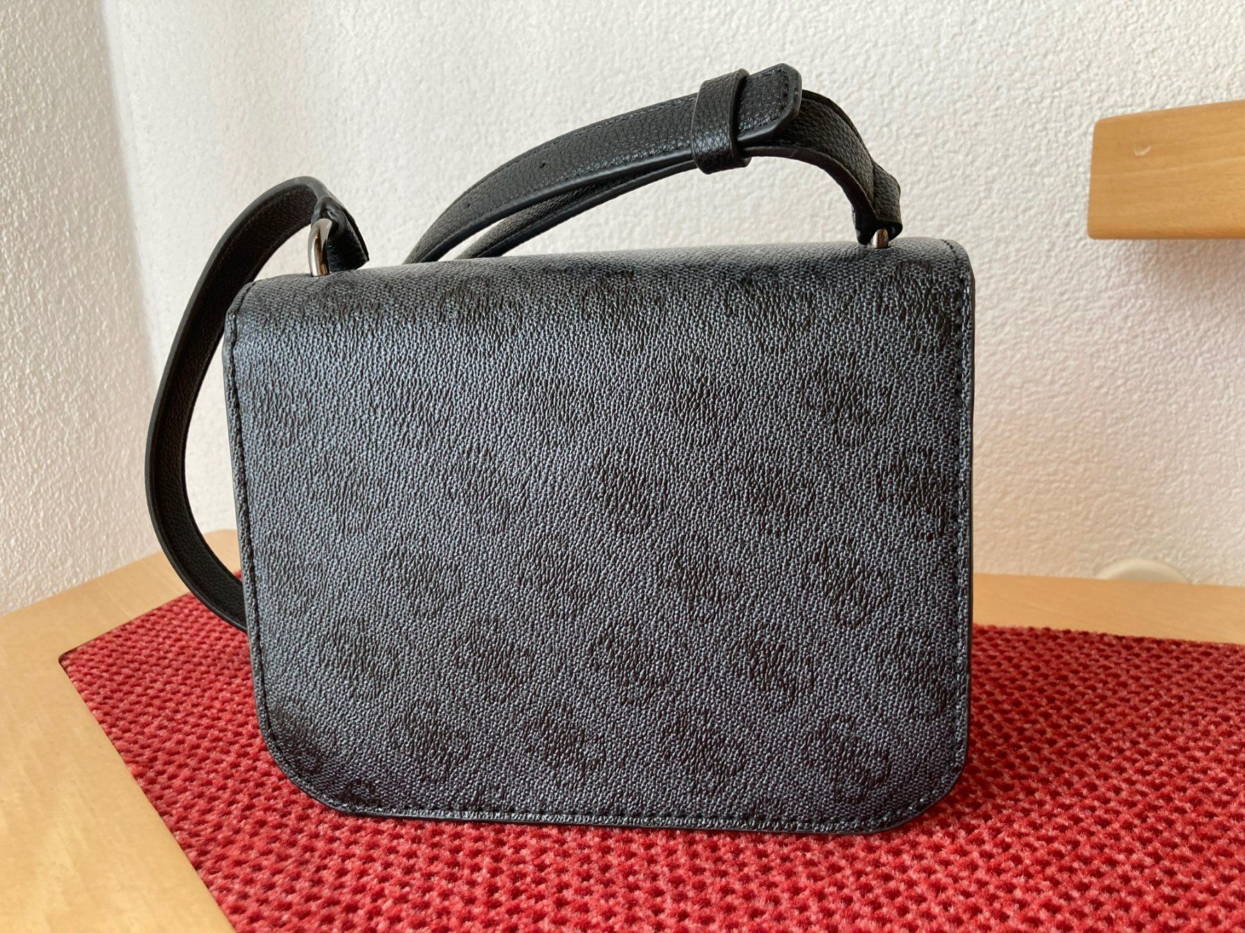 Guess Taschen für Damen: GUESS Umhängetasche – Gebraucht aus Segnas von clacli 1