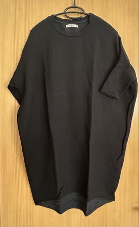 Pull-robe noire à manche jusqu’au coude