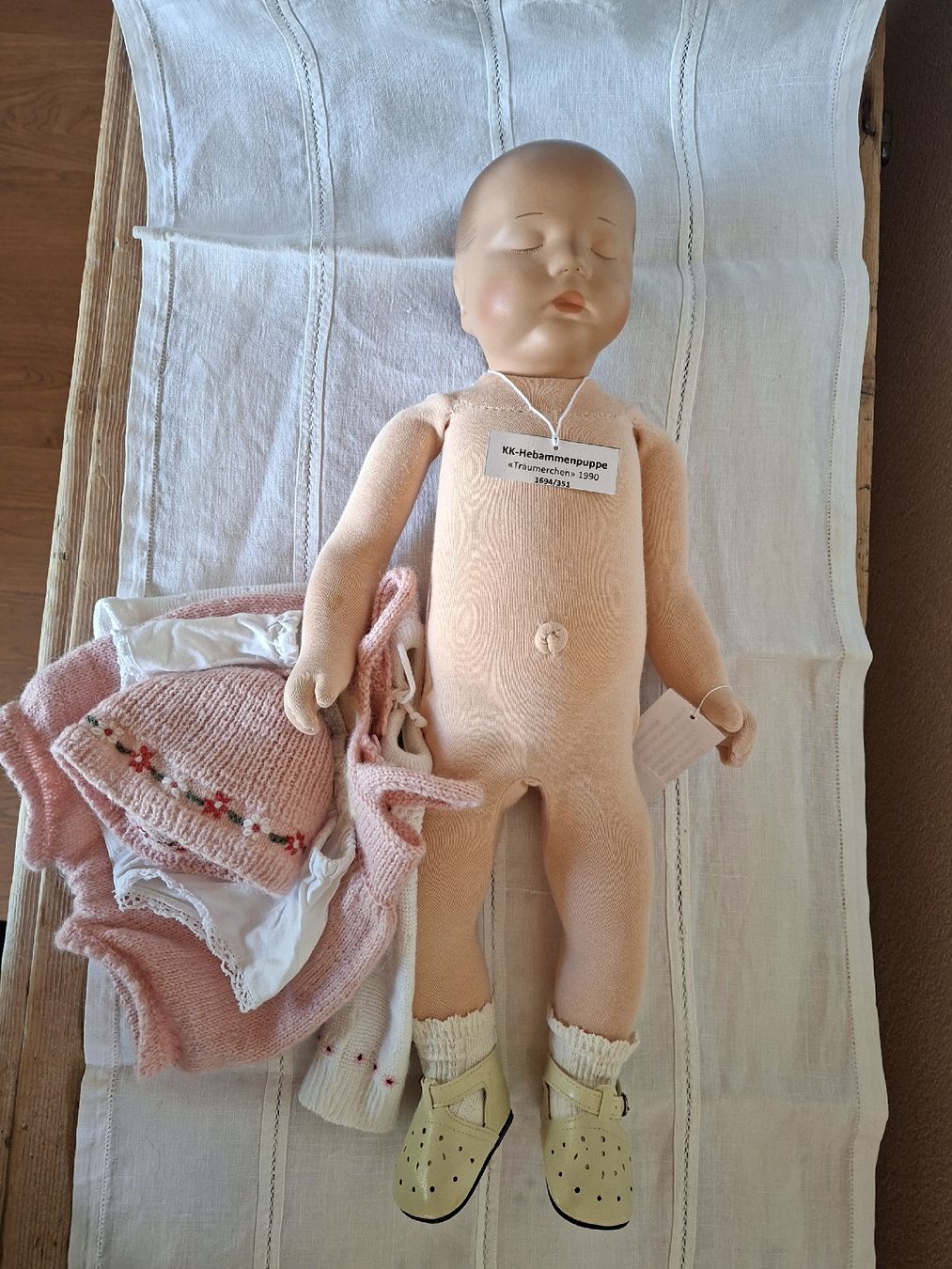 Käthe Kruse Bambole: Käthe Kruse Hebammenpuppe, Träumerchen – Nuovo (secondo la descrizione) da Surava venduto da aralc 1