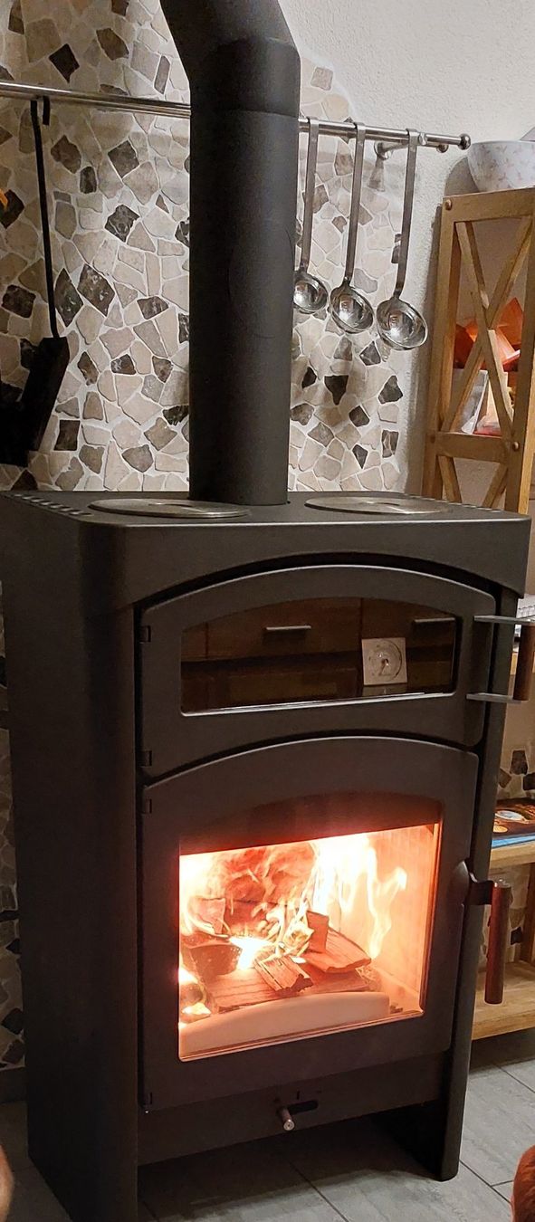 Stufe caminetto: Kaminofen mit Backfach und Warmhalteplatten – Usato da Bürglen UR venduto da KaiserS12 2