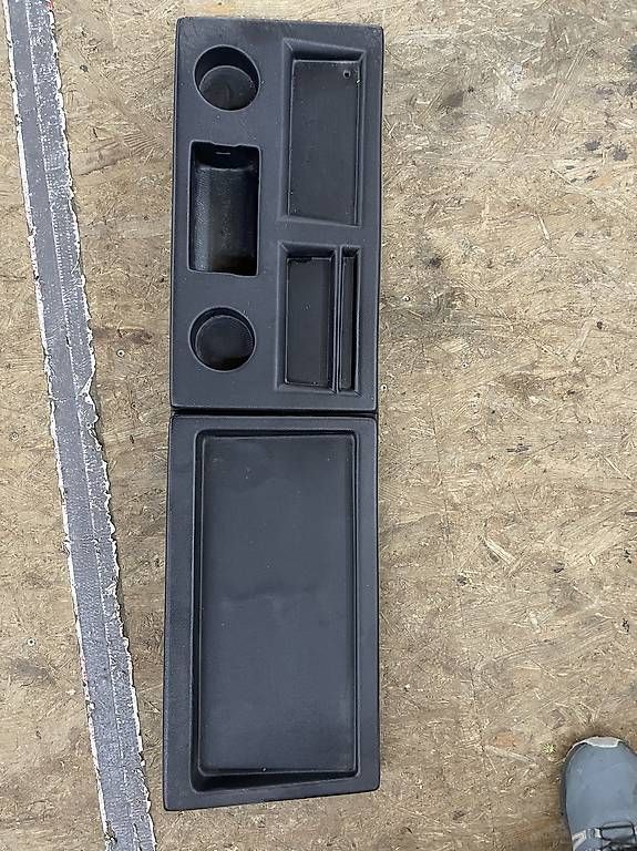 Tutti pezzi di ricambio auto: Vw T3 Armaturenbrett klappbar  – Usato da Saanen venduto da slu01 2