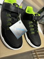 Neue Winterschuhe Gr. 30 schwarz/grün Jungen Vty