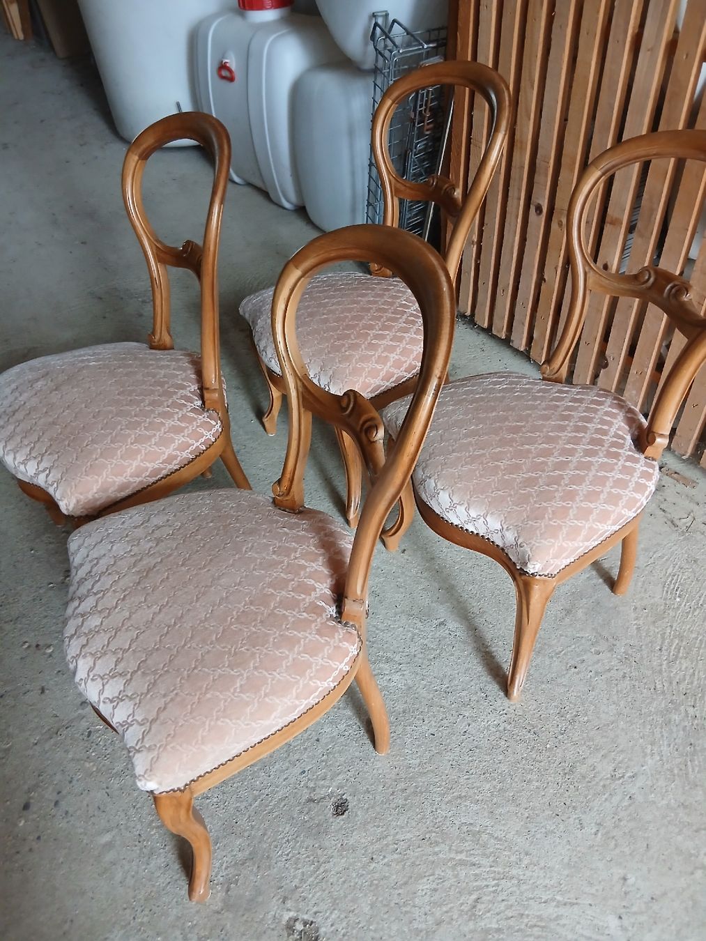 Sedie: 4 CHAISES L.PHILIPPE EN PARFAITE ÉTAT TRÈS STABLE  – Usato da Neuchatel venduto da NNeuchatel 2