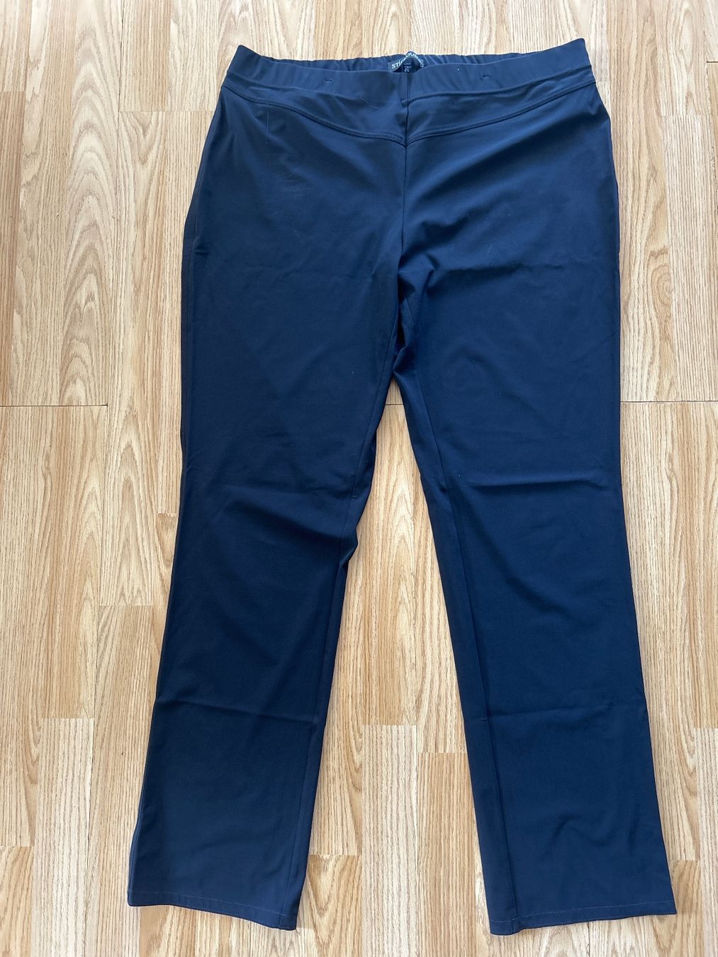 Pantaloni: Damen Hose dunkelblau Grösse 48 – Usato da Buttisholz venduto da allule13
