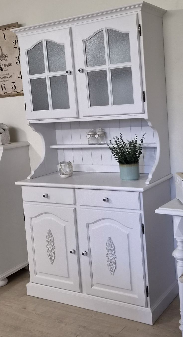 Credenze: Buffet weiss Landhaus – Usato da Elgg venduto da Limone2018 2
