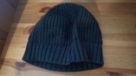 Warme Wintermütze gestrickt dunkelblau