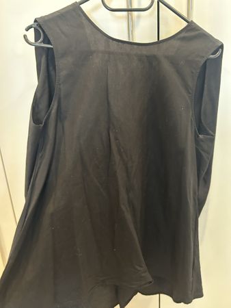 Top noir COS, taille 38, parfait pour l'été ☀️