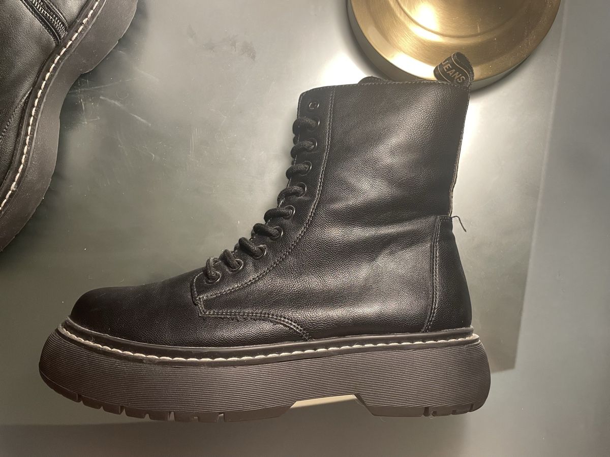 Zalando Damenschuhe: Schwarze Stiefel – Neu (gemäss Beschreibung) aus Rümlang von vio_8ztv 2