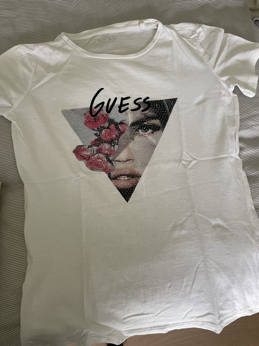 Guess T-Shirts: Guess Shirt – Gebraucht aus Schwerzenbach von coccanella