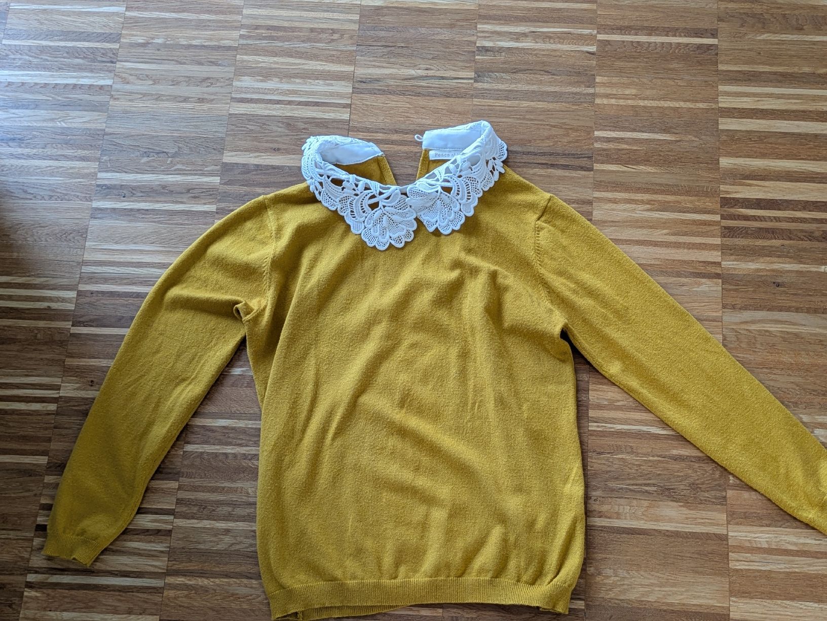 Pullover & Sweatshirts: Peace n' love Pullover, Senfgelb, Spitze Kragen, Herbst – Gebraucht aus Basel von Blumenwiese2