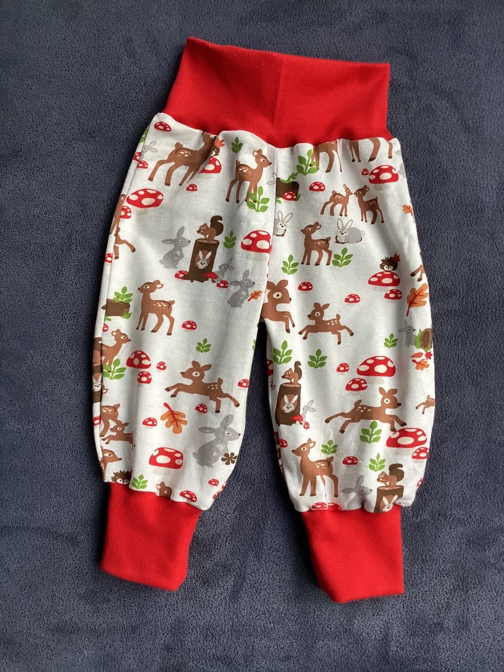 Pantaloni: NEUE Pumphose Waldtiere 62/68 – Nuovo (secondo la descrizione) da Adliswil venduto da Bolline