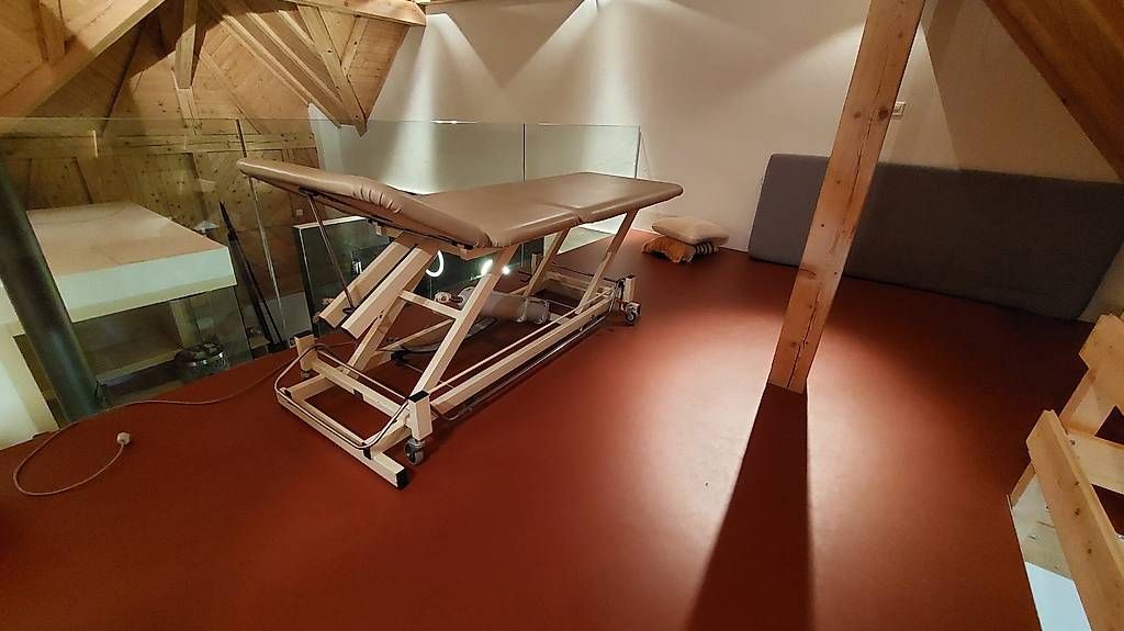Liegen & Liegestühle: Höhenverstellbare Massageliege – Gebraucht aus Bauma von uim_7klr 1