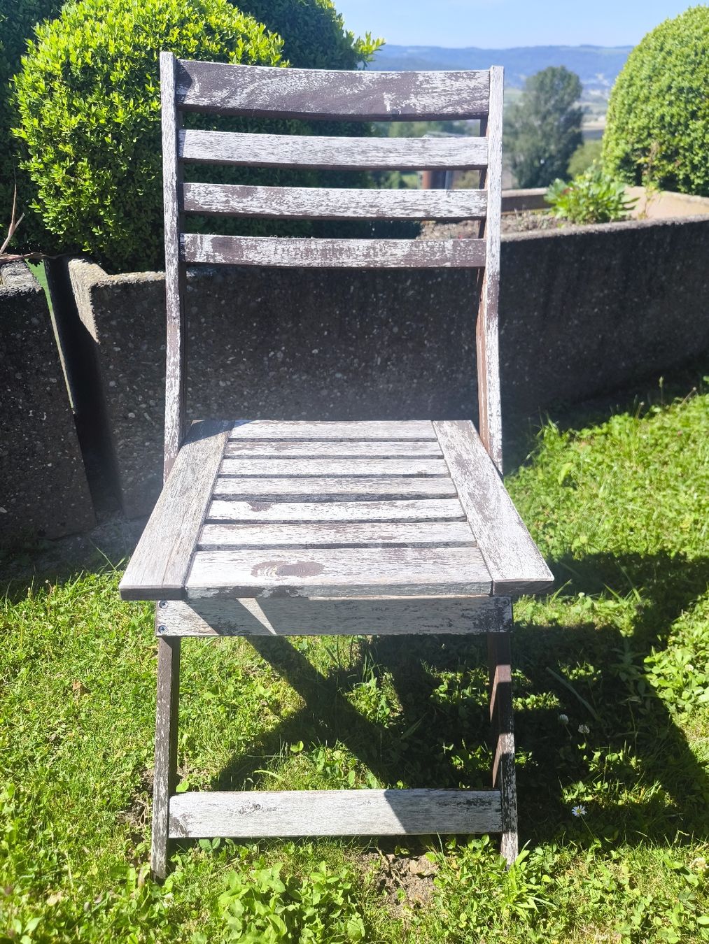 Set di tavolo e panche: Balkon-/Gartenmöbel aus Massivholz – Usato da Boppelsen venduto da CeFichtner 3