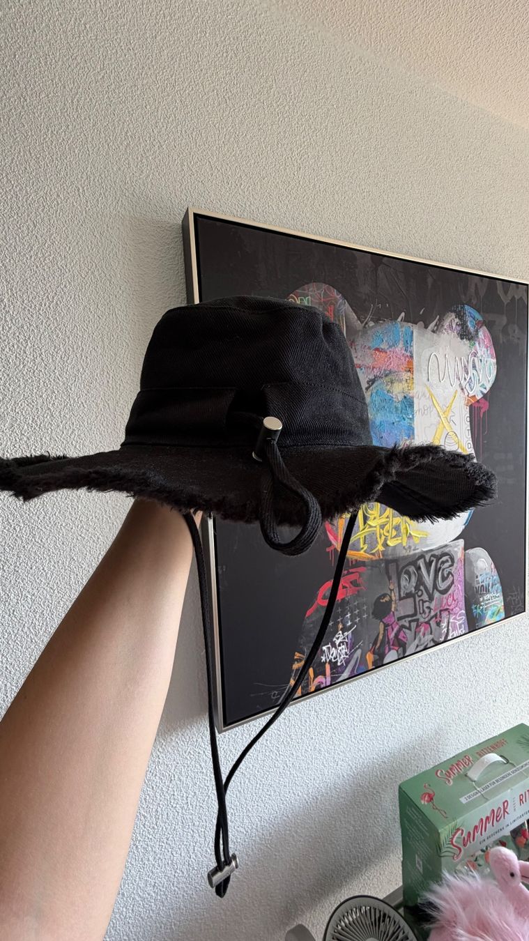 Jacquemus Chapeaux, bonnets & casquettes: Jacquemus Hut – Neuf (Voir description) à Aarau par Sammy. 1