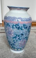 China-Vase, blaurosa floral Muster mit Verzierungen