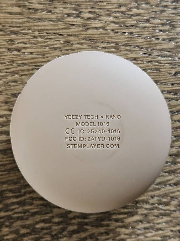 Autres appareils anciens: Yeezy Stem Player – D'occasion à Feuerthalen par lorisvetter 3