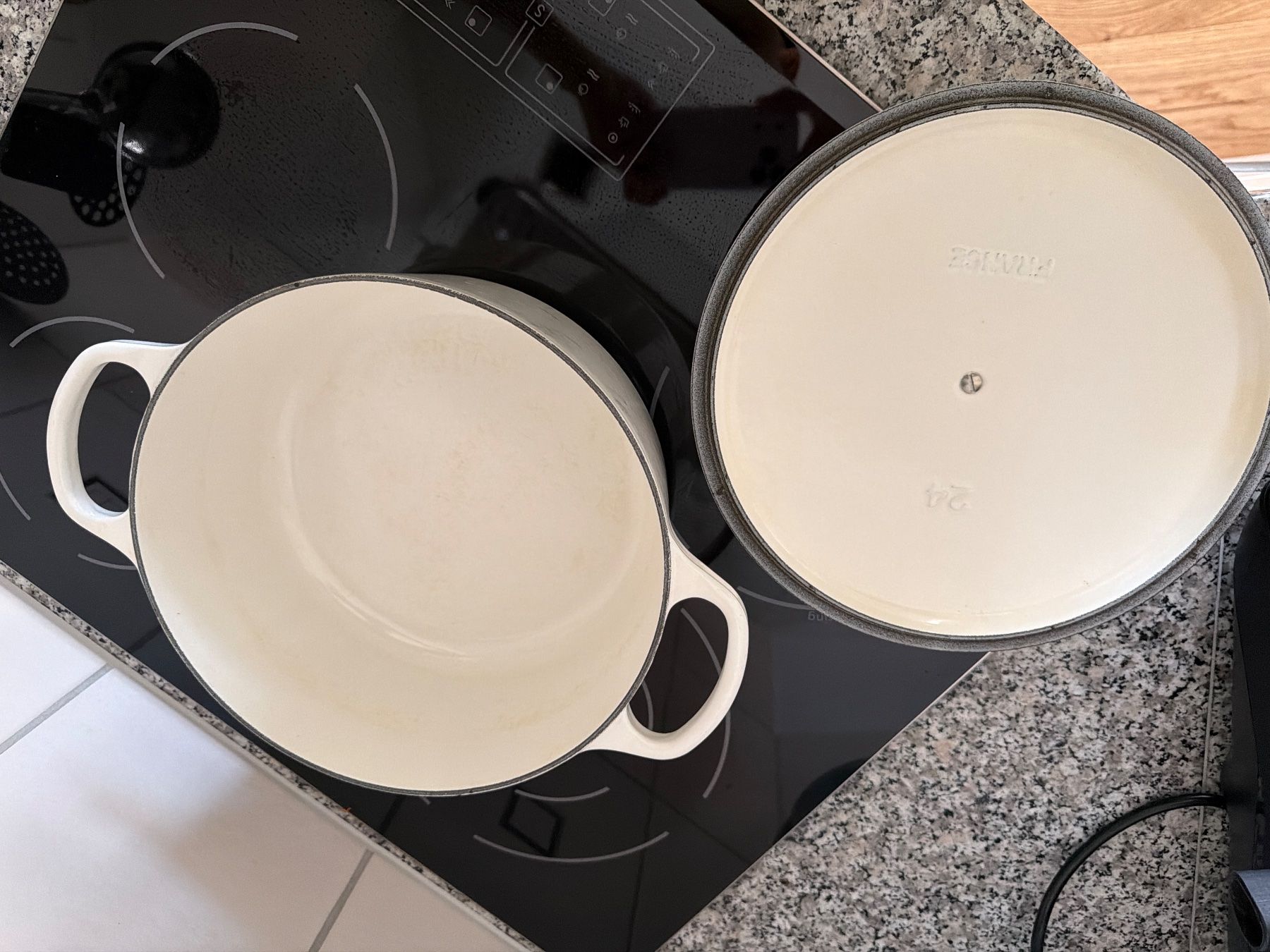 Le Creuset Pentole: Le Creuset Bräter weiss Marmor – Usato da Wangen b. Olten venduto da esma010 1