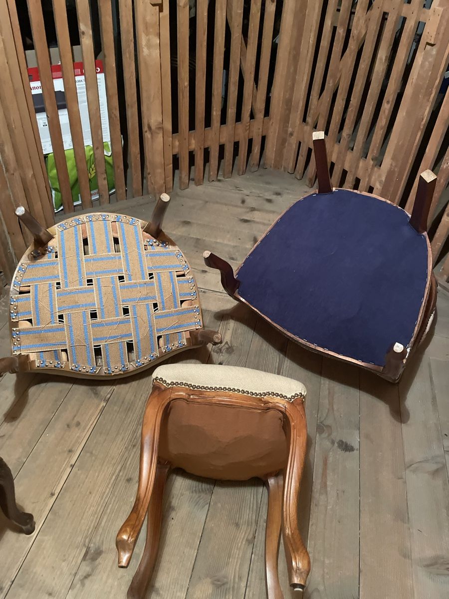 Sofas: Möbel-Set mit Stickerei: Sofa, 2 Sessel, Hocker – Gebraucht aus Zürich von Campi1000 9