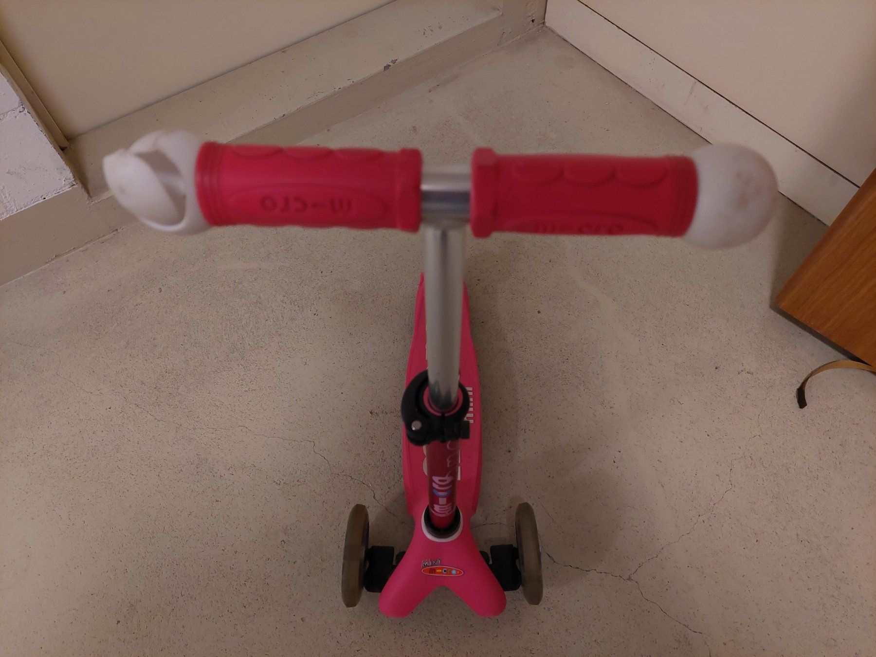 Micro Kickboard: Mini Micro Deluxe Magic Light Scooter mit Ersatz LED's – Usato da Wetzikon ZH venduto da roegoe123 1
